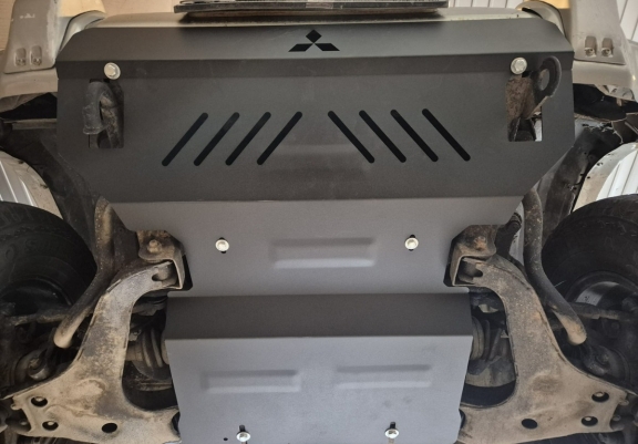 Steel sump guard for the protection of the engine and the radiator for Mitsubishi Shogun 3 (V60, V70)