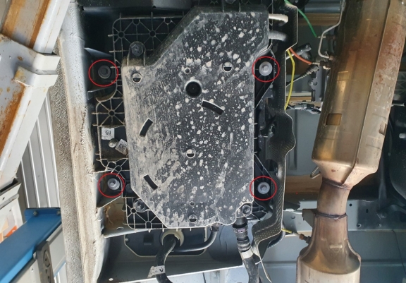 Steel AdBlue tank guard for  Renault Master 3  - Model 2