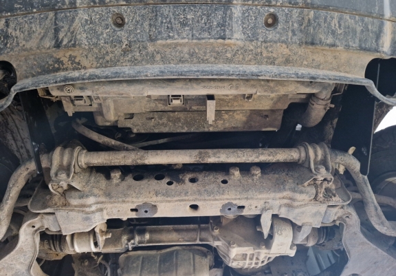 Aluminum radiator guard for Nissan Navara D40